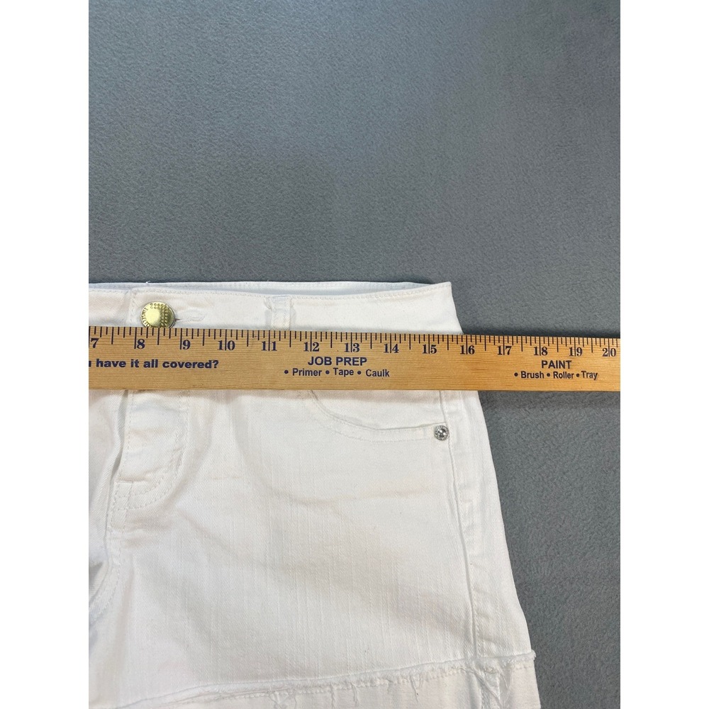 Tinseltown White‎ Denim Shorts Frayed Hem Rhinestone Accents Size 9 Womens - Picture 3 of 8